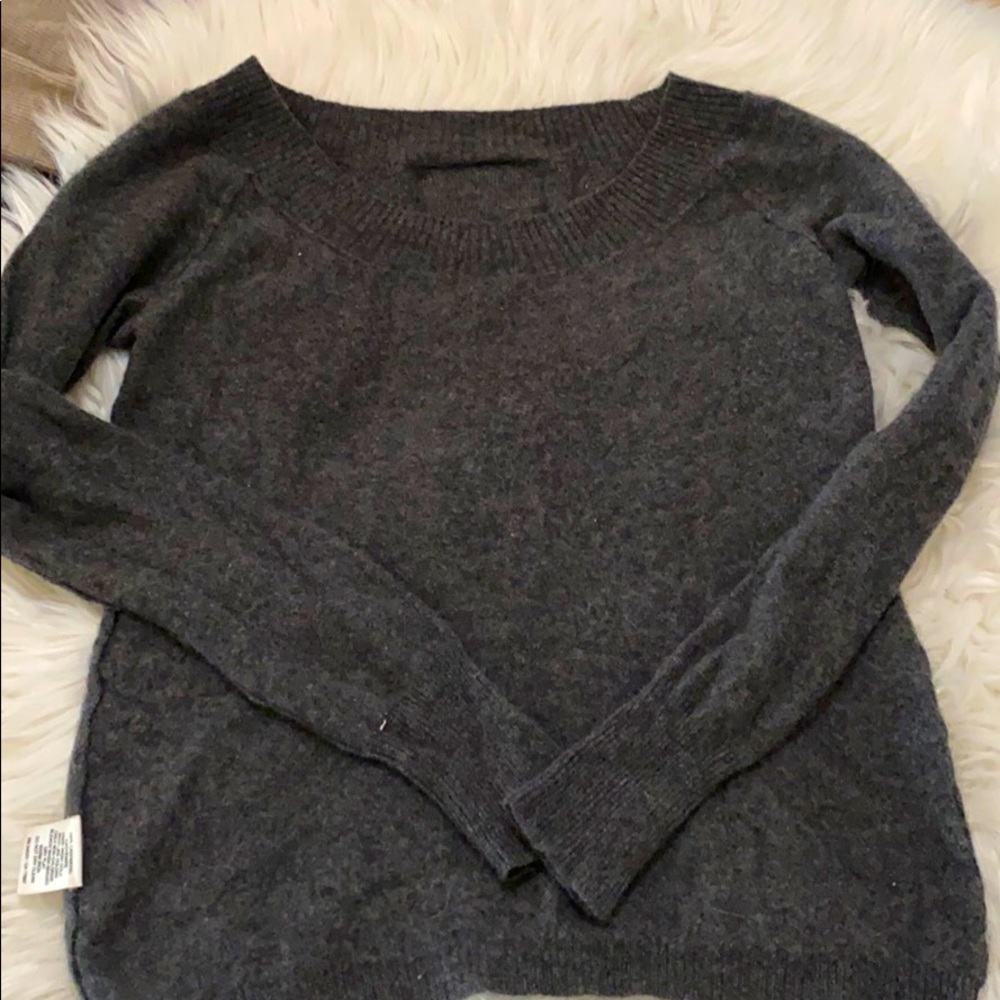 Scoopneck cashmere sweater